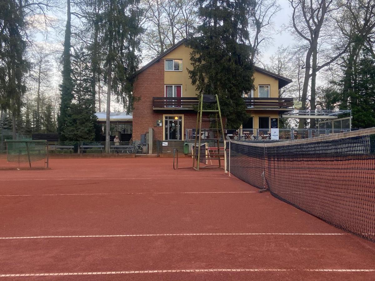 Hotel Houstka Brandýs nad Labem-Stará Boleslav エクステリア 写真